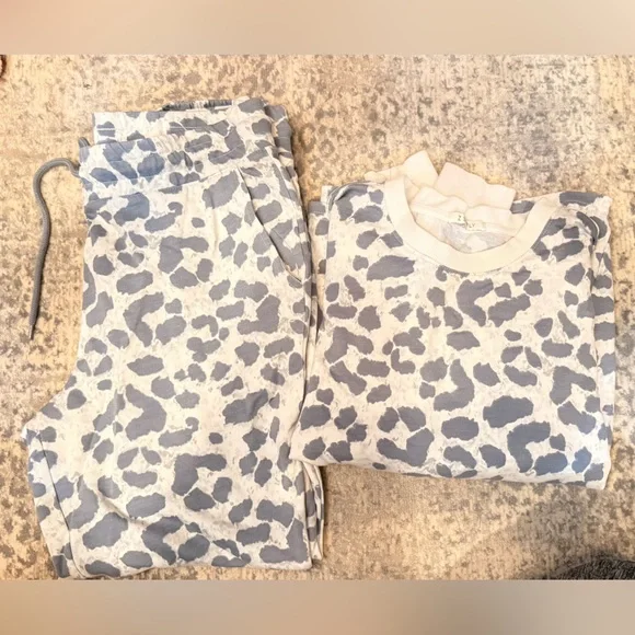 Z Supply Gray and White Lounge Set - Picture 2 of 8